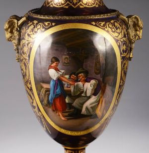 DEKORATIVNÍ VÁZA HISTORISMUS