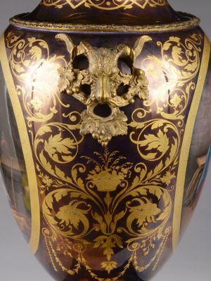 DEKORATIVNÍ VÁZA HISTORISMUS