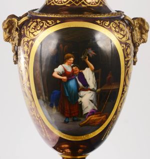 DEKORATIVNÍ VÁZA HISTORISMUS