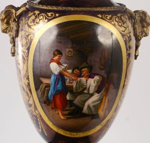 DEKORATIVNÍ VÁZA HISTORISMUS