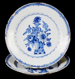 PÁR NÁSTĚNNÝCH TALÍŘŮ