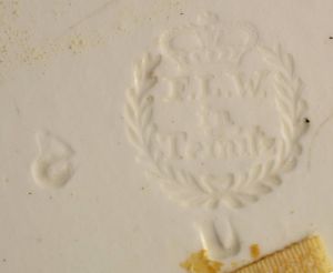 PROLAMOVANÝ TALÍŘ A MÍSA