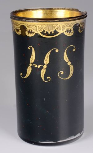 DVOUSTĚNNÁ ČÍŠE