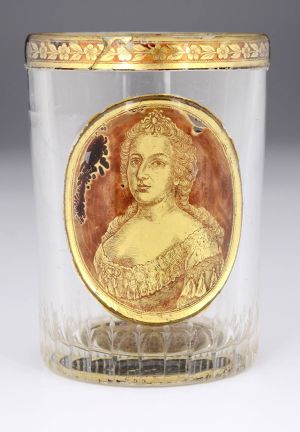 DVOUSTĚNNÁ ČÍŠE