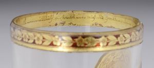 DVOUSTĚNNÁ ČÍŠE