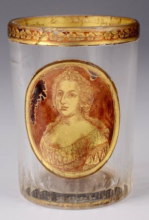 DVOUSTĚNNÁ ČÍŠE