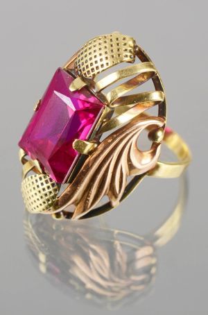 ZLATÝ PRSTEN S RUBÍNEM