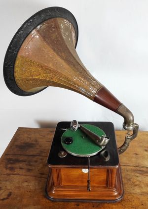 Salonní gramofon 