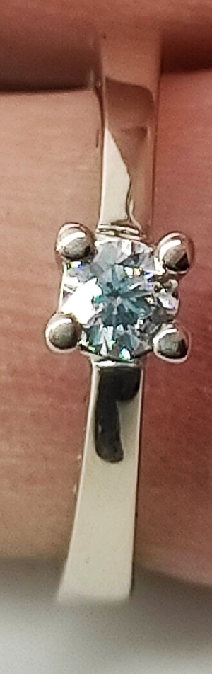 Zlatý prsten solitér s diamantem 0,233 c