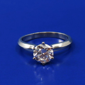 Platinový prsten s briliantem, 1,00 ct