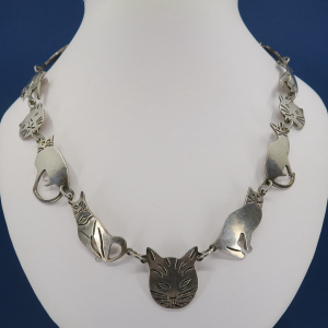 Stříbrný náhrdelník "Kočky"