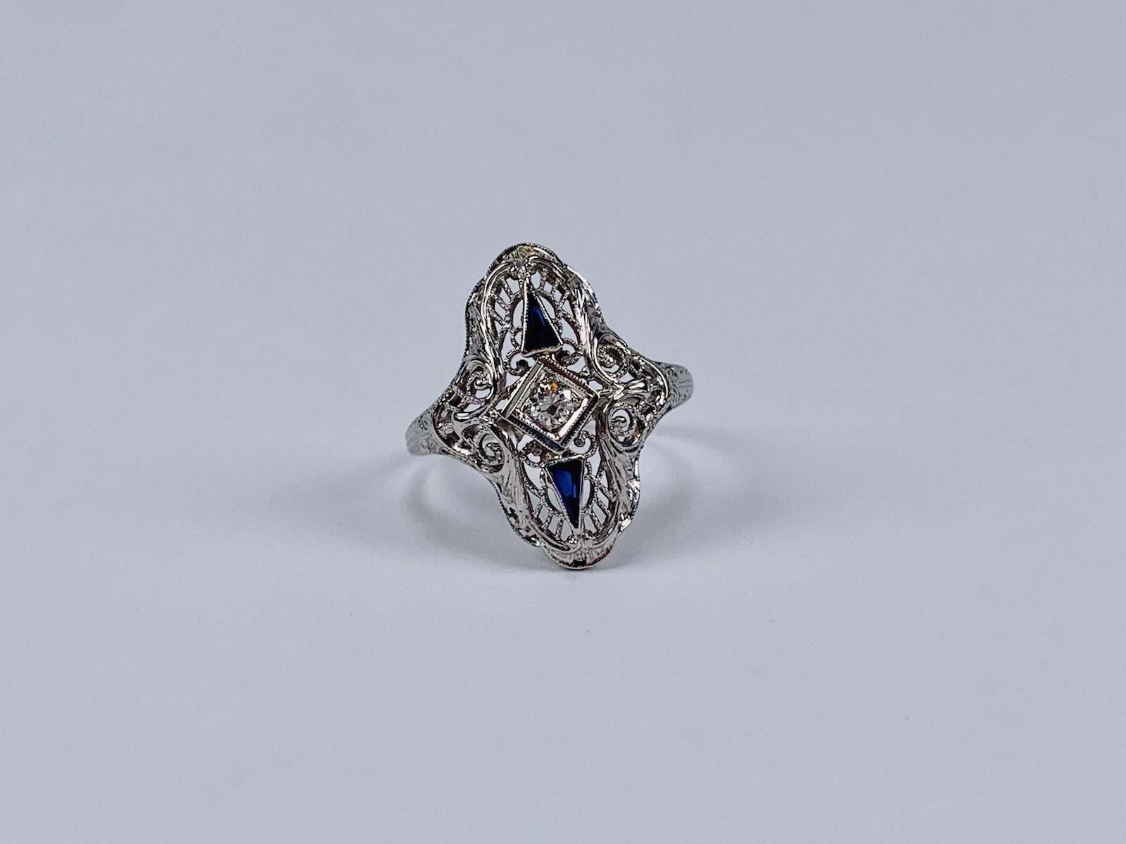 Prsten s diamantem a safíry | Art deco