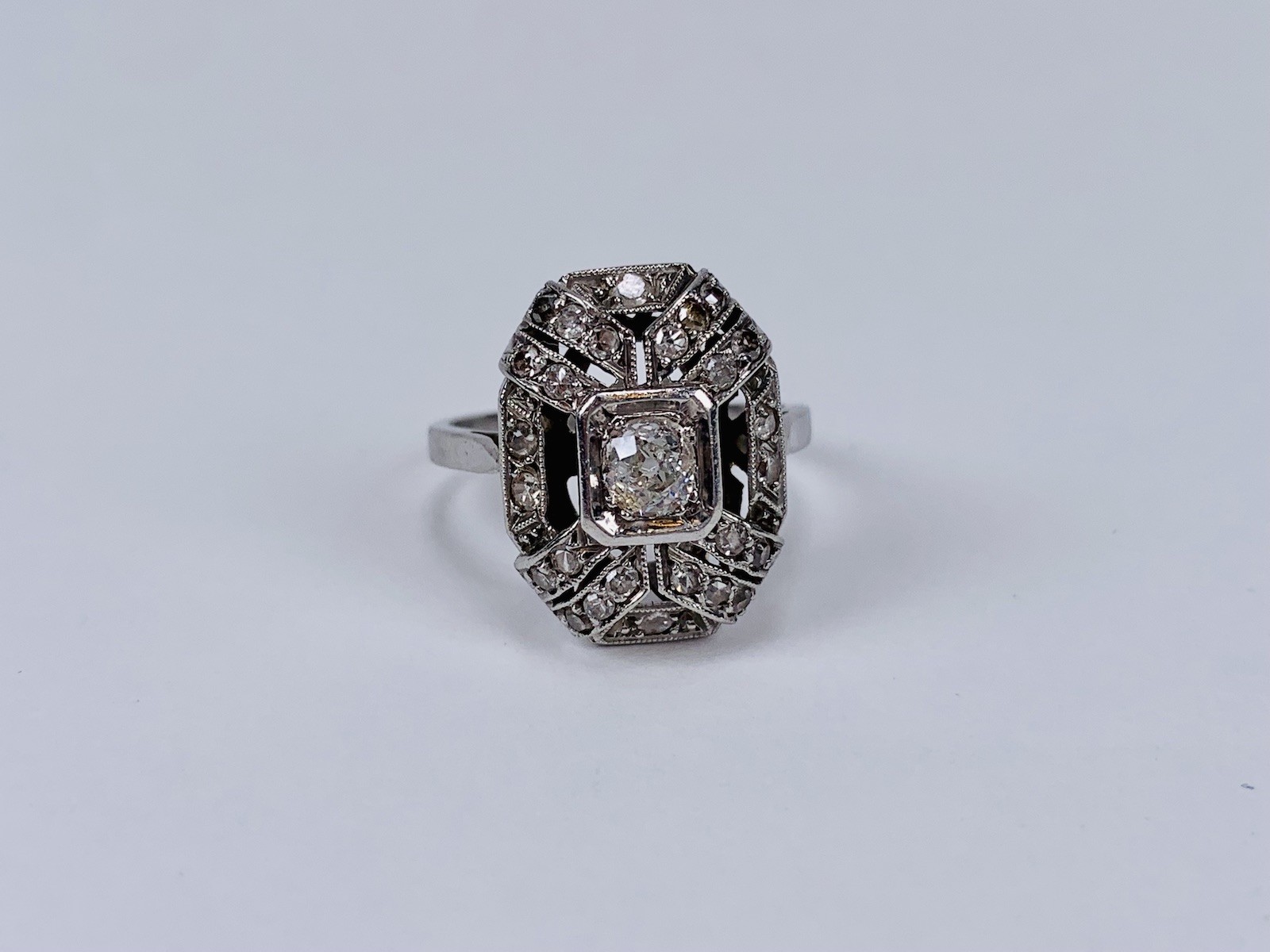 Platinový prsten s diamanty | Art deco