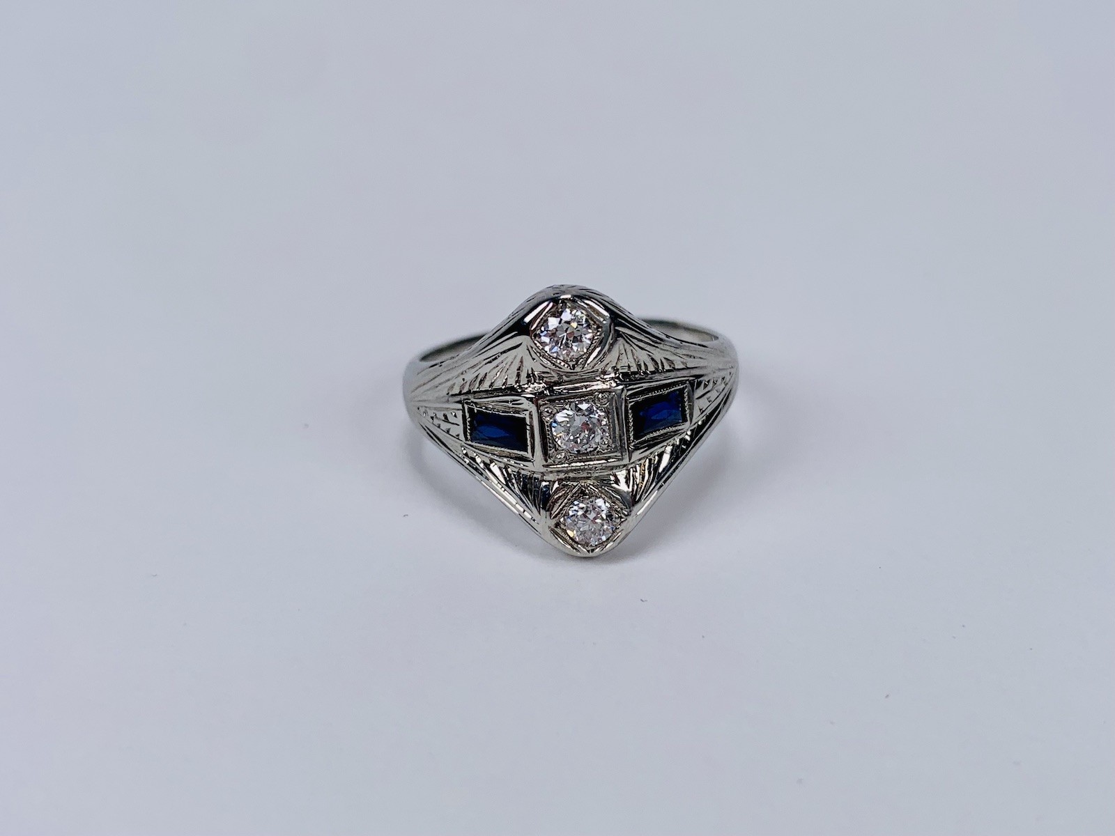 Prsten s diamanty a safíry | Art deco
