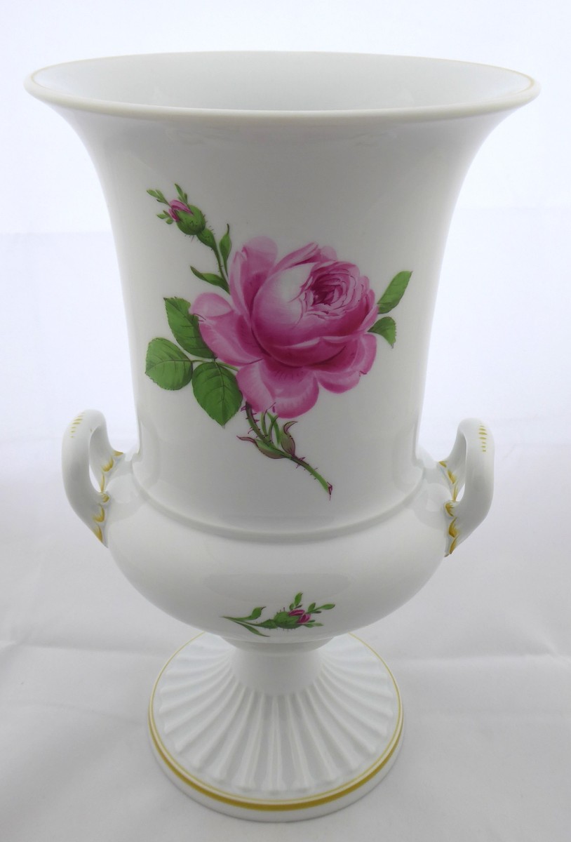 Míšeň | Váza v antickém tvaru s malovanými růžemi