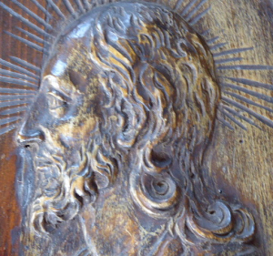 Oválný dřevěný reliéf s portrétem Krista