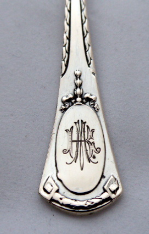 Stříbrné malé příbory pro šest osob s klasicistním ornamentem v kazetě