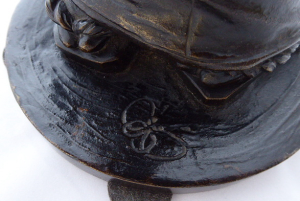 Okimono stojící krasavice / Genryusai Seiya styl / Bronzová socha