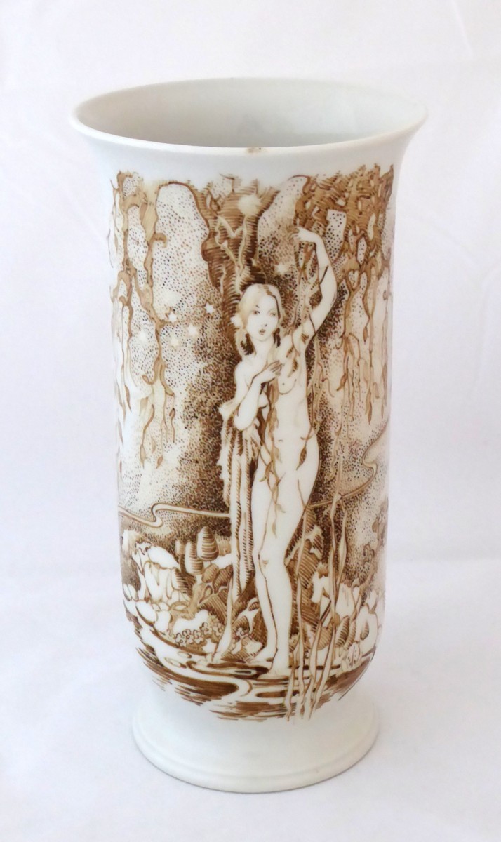 Váza s malovaným dívčím aktem - Staats Fachschule Karlsbad