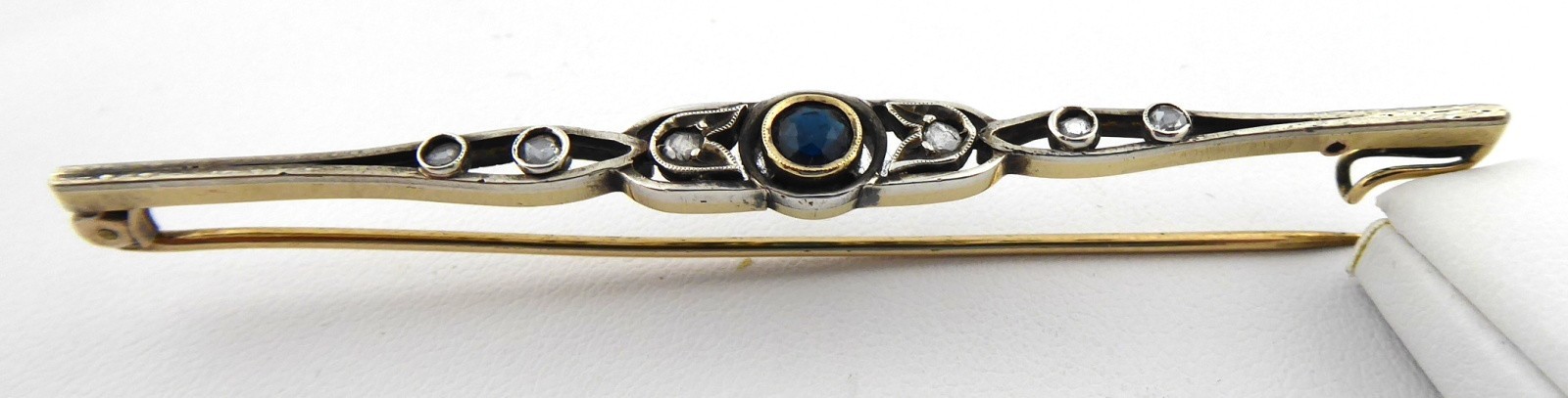 Zlatá a stříbrná brož s diamantovými routami