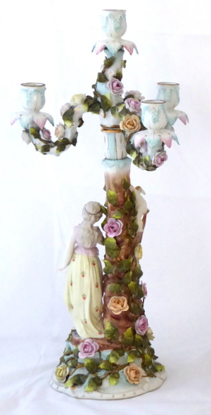 Velký porcelánový svícen - Dívka s amorem a růžemi
