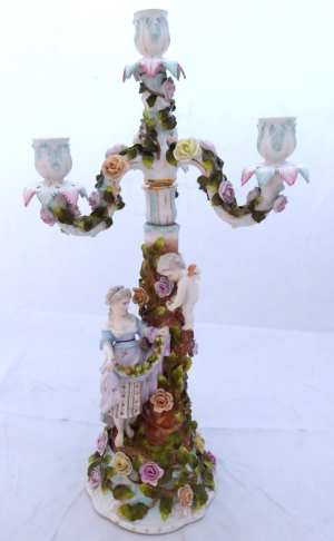 Velký porcelánový svícen - Dívka s květinami, růžemi a andílkem