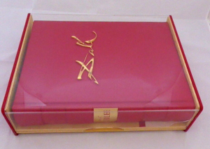 Bible s unikátními ilustracemi - Salvador Dalí + zakázkový umělecký stojan na knihu