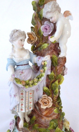 Velký porcelánový svícen - Dívka s květinami, růžemi a andílkem