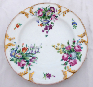 Zlacený talíř s ručně malovanými květinami - Loket