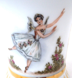 Velký šálek s malovanou miniaturou baletky Carlotty Grisi - Slavkov