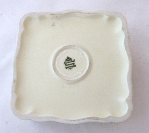 Dóza s barevnou kyticí - Rosenthal, název modelu Chippendale