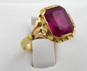 Prstýnek ze žlutého zlata a syntetickým rubínem - velikost prstenu 54-55