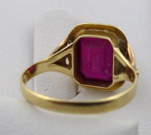 Prstýnek ze žlutého zlata a syntetickým rubínem - velikost prstenu 54-55