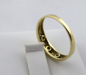 Prstýnek ze žlutého zlata s brilianty 0,11ct ALO Diamonds - velikost prstenu 55