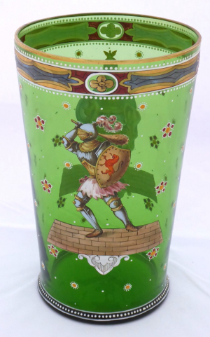 Velký pohár s malovanými rytíři v renesančním stylu