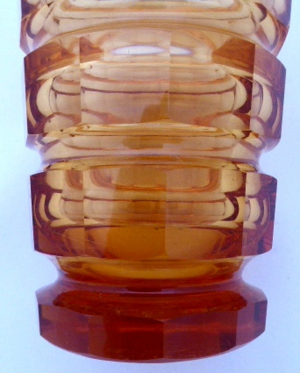 Váza s prstenci - jantarové sklo