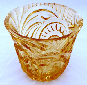 Váza s hlubokým broušeným Art deco vzorem