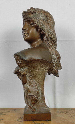Bronzová busta Salome