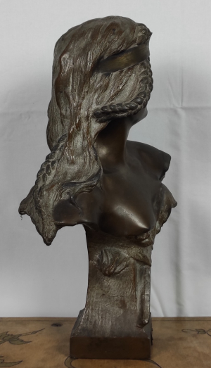Bronzová busta Salome