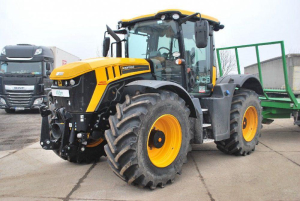 KOLOVÝ TRAKTOR JCB FASTRAC 4 220