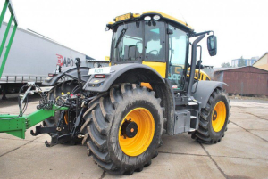 KOLOVÝ TRAKTOR JCB FASTRAC 4 220
