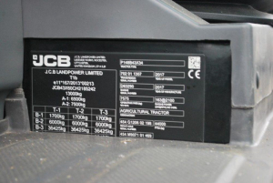 KOLOVÝ TRAKTOR JCB FASTRAC 4 220
