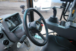 KOLOVÝ TRAKTOR JCB FASTRAC 4 220