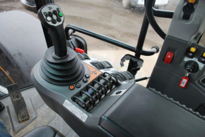 KOLOVÝ TRAKTOR JCB FASTRAC 4 220