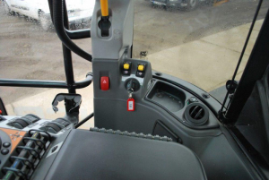 KOLOVÝ TRAKTOR JCB FASTRAC 4 220