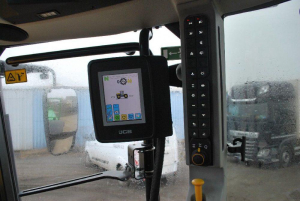 KOLOVÝ TRAKTOR JCB FASTRAC 4 220