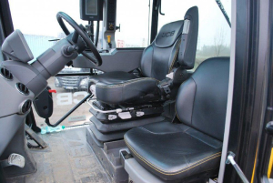 KOLOVÝ TRAKTOR JCB FASTRAC 4 220