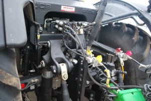 KOLOVÝ TRAKTOR JCB FASTRAC 4 220