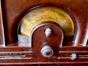 BAKELITOVÉ RADIO - KONCERT TRIAL - SYSTÉM TELEFUNKEN, FIRMA RADIOTECHNA PRAHA - PŘELOUČ