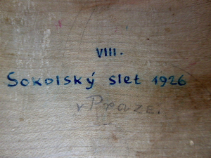 DŘEVĚNÁ KRABIČKA VYKLÁDANÁ KORÁLKY - 8. SOKOLSKÝ SLET V PRAZE
